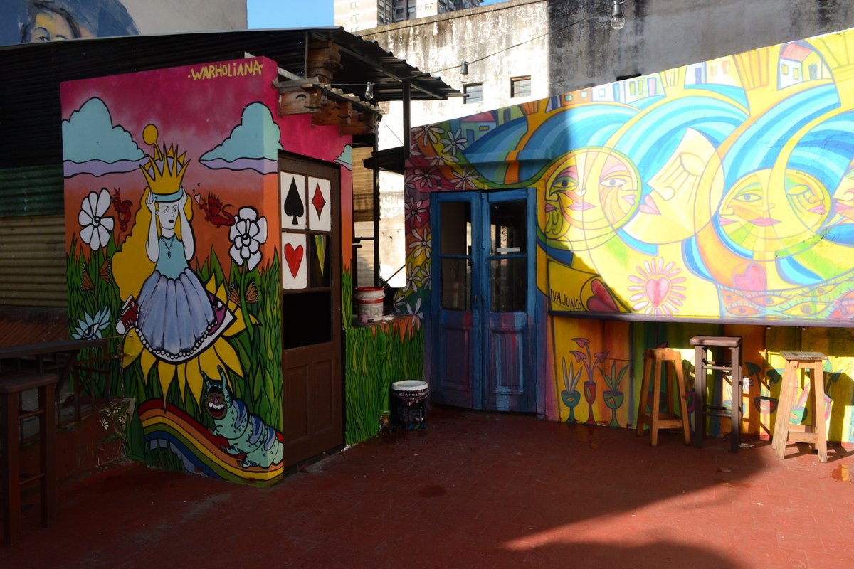 Terraza con murales